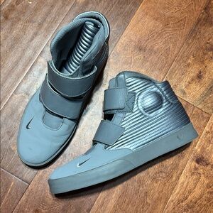 Nike Men's Gray Strap Sneakers